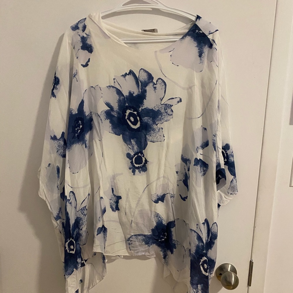 Beautiful silk shirt with integrated tank top L